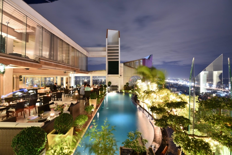 Famous Rooftop Bars In Manila